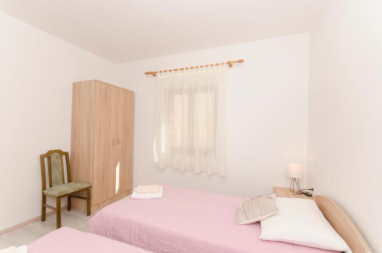 Apartments Silvana Supetar Bagian luar foto