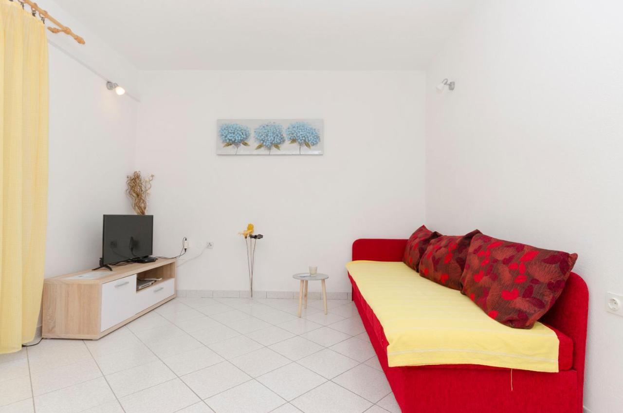 Apartments Silvana Supetar Bagian luar foto
