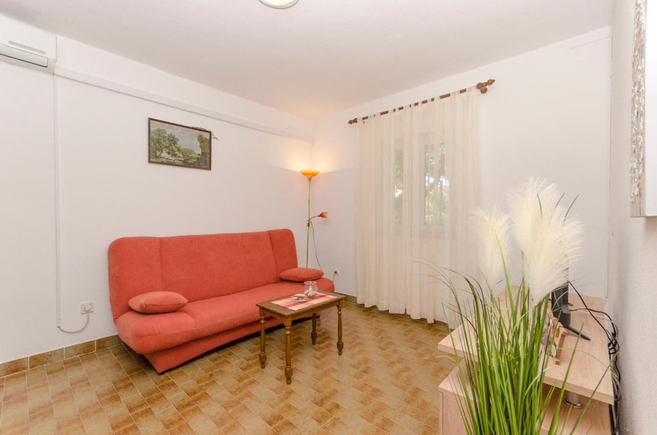 Apartments Silvana Supetar Bagian luar foto